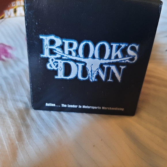 2000 Brooks & Dunn Sterling Marlin 40 Team Caliber Toy Car - Racing Champions - Picture 2 of 7